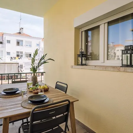 Apartamento Badet - 3 Bedrooms, Office And Terrace In Alvalade Lisboa