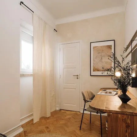 Badet - 3 Bedrooms, Office And Terrace In Alvalade Apartment